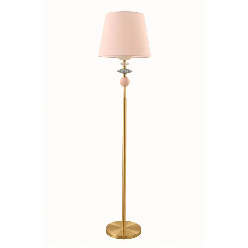 Zakaj izbrati porcelanasto talno svetilko Sandy Gold Drum Shade za svoj prostor?